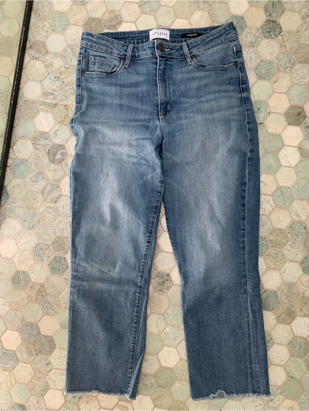 PARKER SMITH Women's Straight Leg Jeans in Medium Blue Wash